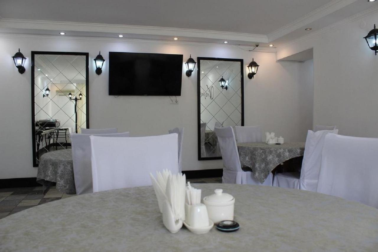 Victoria Hotel 악타우 외부 사진