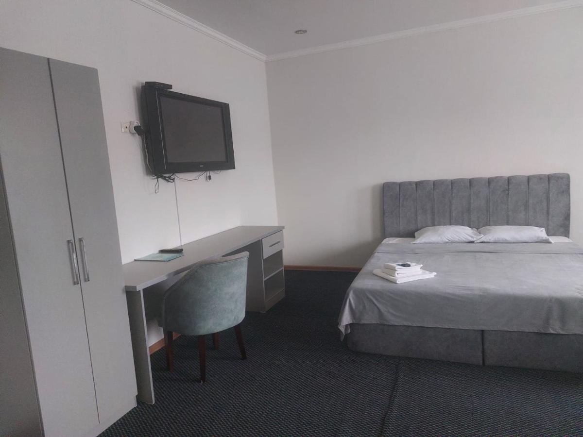 Victoria Hotel 악타우 외부 사진
