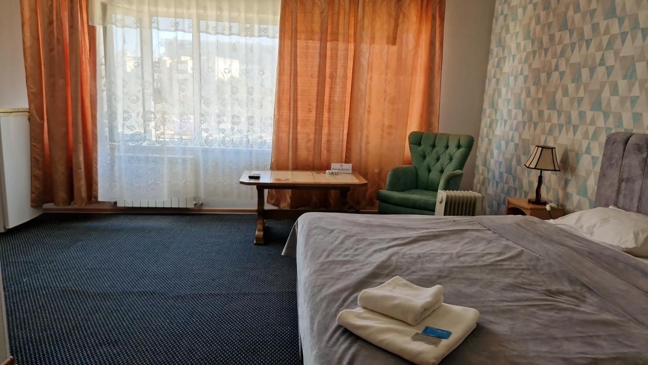 Victoria Hotel 악타우 외부 사진